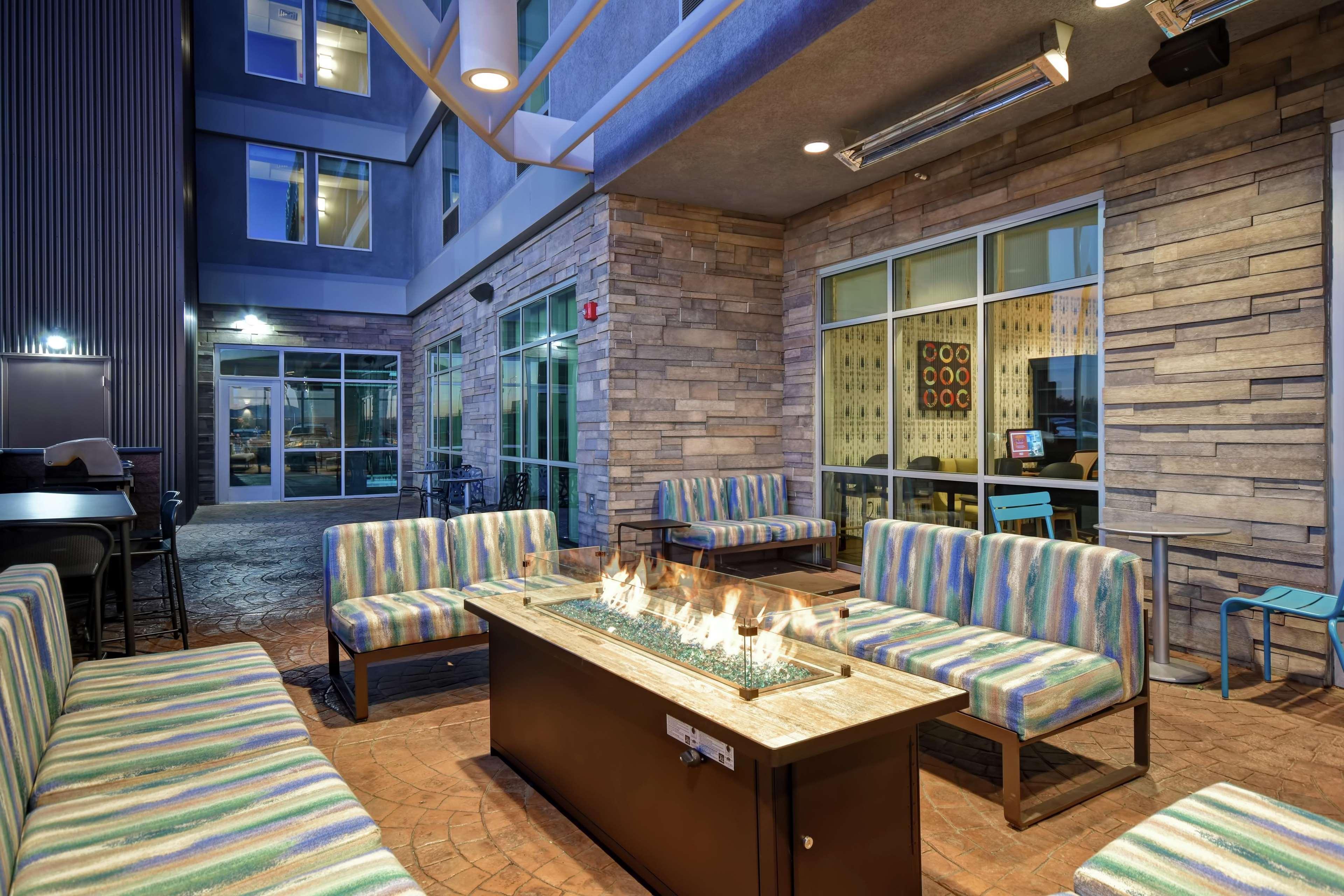 Home2 Suites By Hilton Victorville Buitenkant foto